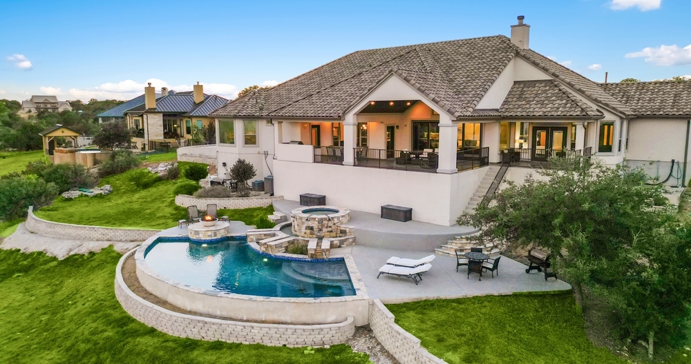 A,Luxury,Pool,At,Sunset