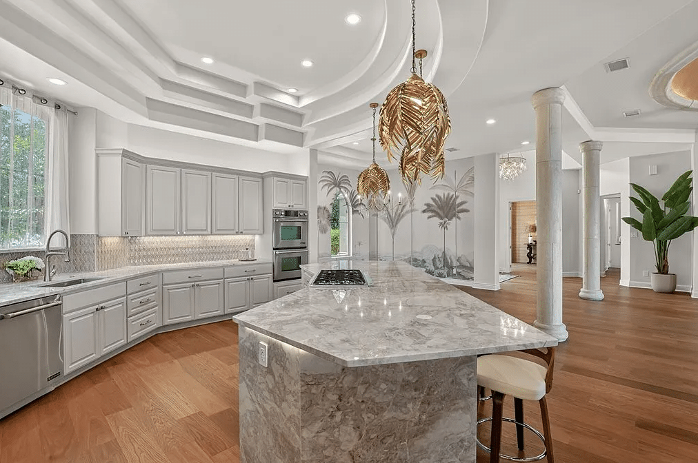 horseshoe-bay-kitchen-cabinet-painting