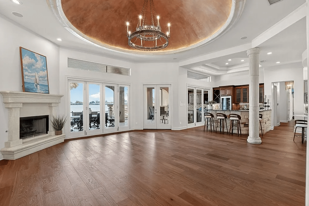 horseshoe-bay-living-room-painting