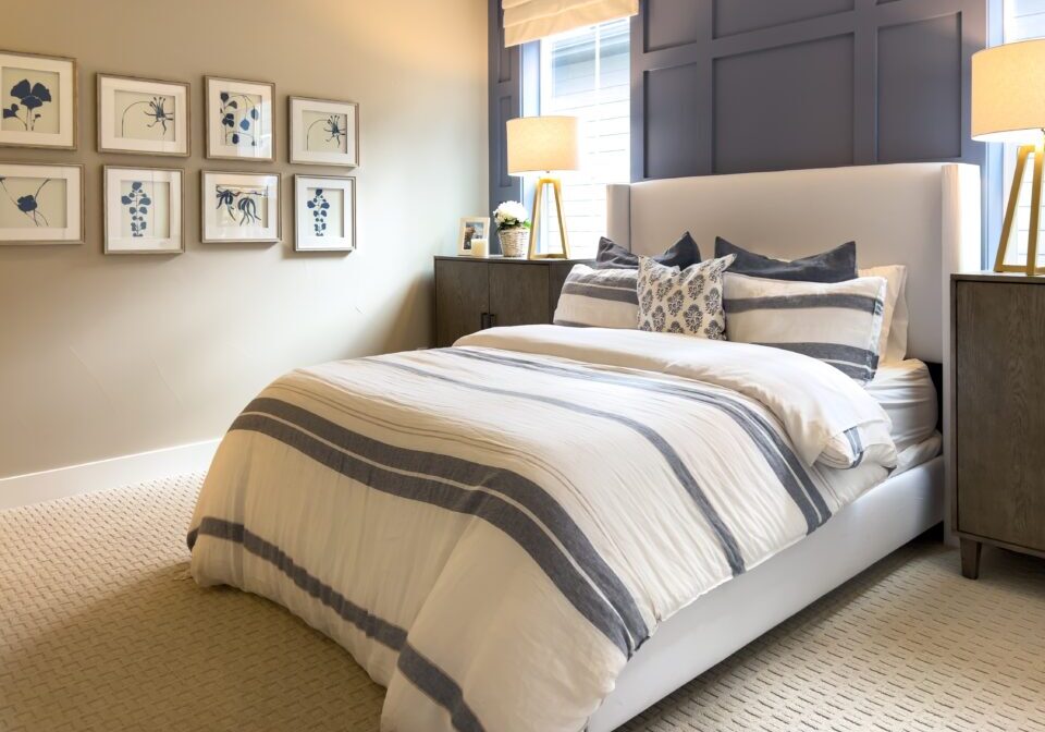 Universal Khaki SW 6150, Warm Minimalism 2026, surface preparation, interior paint trends 2026, DIY vs professional painting cost.